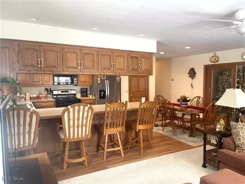 203 Pinehurst Dr, Dover, OH 44622 photo 3