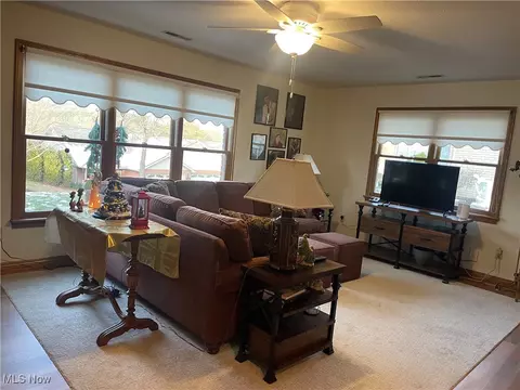 203 Pinehurst Dr, Dover, OH 44622 photo 9