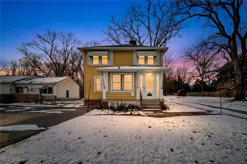 9430 Columbia Rd, Olmsted Falls, OH 44138