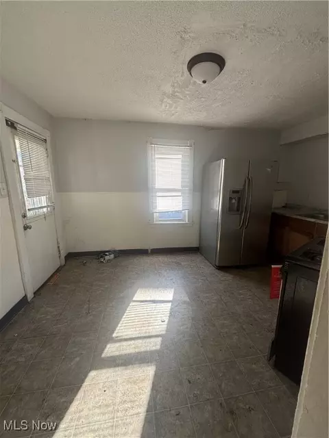 Entry Way - 2623 Elyria Ave, Lorain, OH 44055 photo 1 of 2