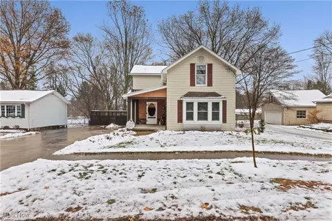 561 High St, Doylestown, OH 44230