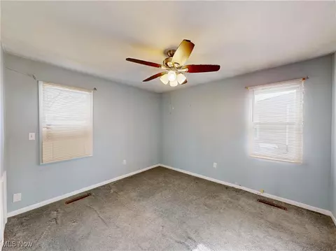 Bedroom - 5043 Forest Rd, Mentor, OH 44060 photo 3 of 7