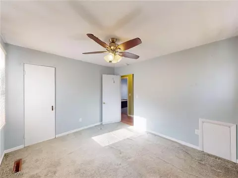 Bedroom - 5043 Forest Rd, Mentor, OH 44060 photo 5 of 7