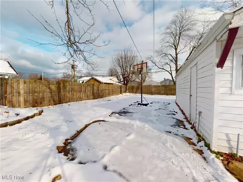 Exterior - 5043 Forest Rd, Mentor, OH 44060 photo 2 of 3