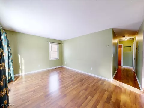 Living - 5043 Forest Rd, Mentor, OH 44060 photo 2 of 4