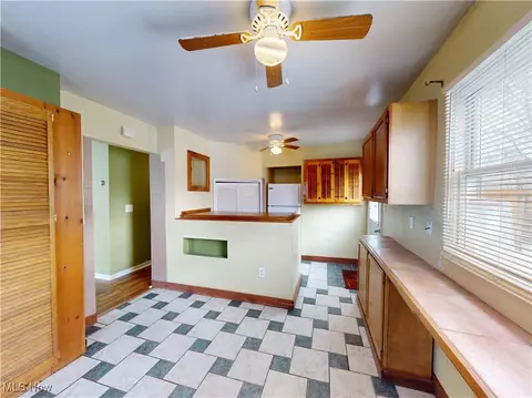 Entry Way - 5043 Forest Rd, Mentor, OH 44060 photo 1 of 1