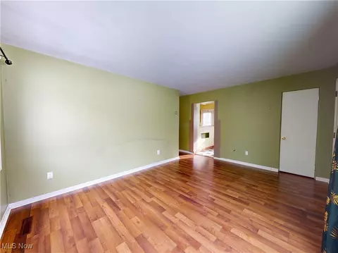 Living - 5043 Forest Rd, Mentor, OH 44060 photo 3 of 4