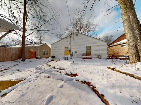 Exterior - 5043 Forest Rd, Mentor, OH 44060 photo 1 of 3