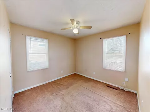 Bedroom - 5043 Forest Rd, Mentor, OH 44060 photo 6 of 7