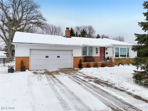 895 Cranbrook Dr, Highland Heights, OH 44143