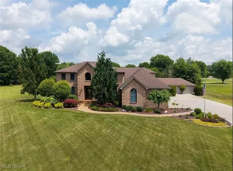 950 Country Manor Ln, North Lima, OH 44452