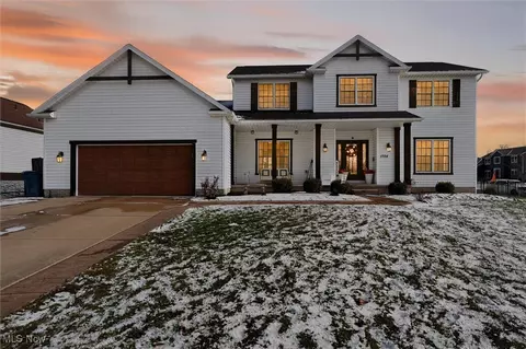 1705 Cornerstone St SW, Hartville, OH 44632