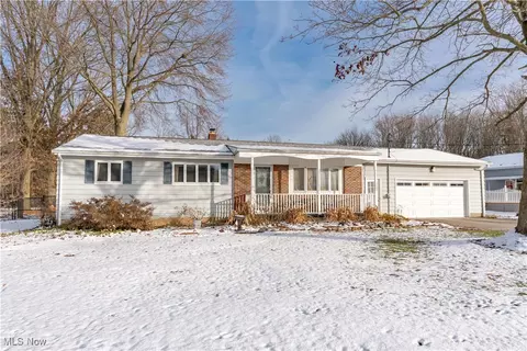 2025 S Plaza Dr, Akron, OH 44319