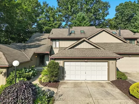 2180 Stone Creek Trl, Cuyahoga Falls, OH 44223