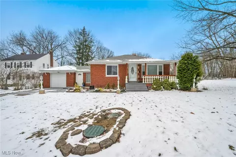 12976 W Pleasant Valley Rd, Parma, OH 44130
