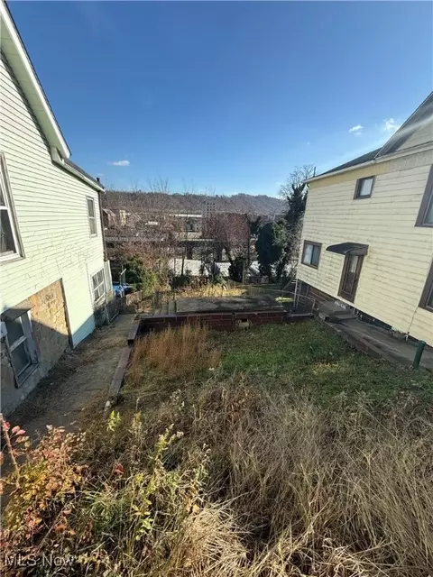 3252 Monroe St, Bellaire, OH 43906