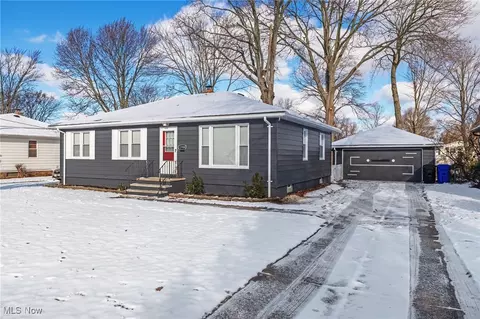 13984 Settlement Acres Dr, Brook Park, OH 44142