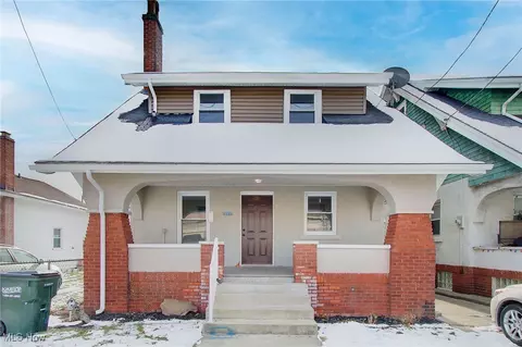 210 E Gorgas St, Louisville, OH 44641