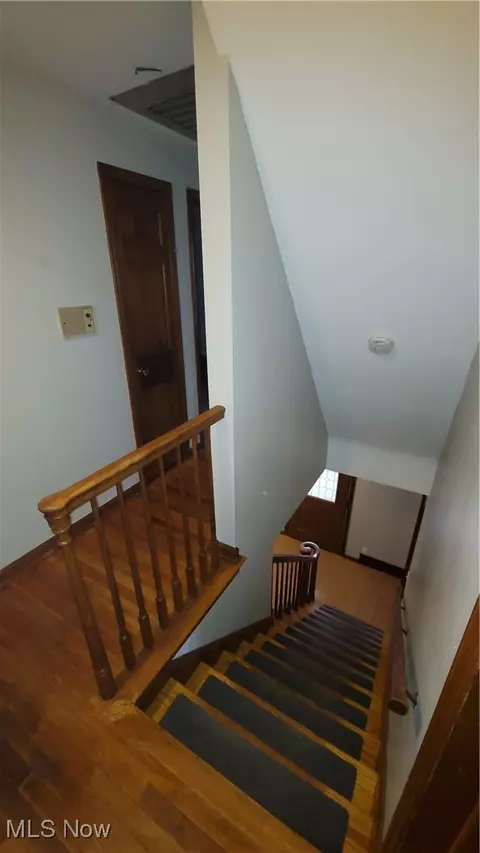 Entry Way - 7159 Springdale Dr, Brookfield, OH 44403 photo 2 of 6