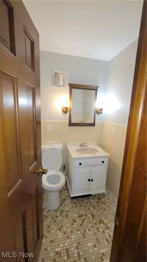 Bath - 7159 Springdale Dr, Brookfield, OH 44403 photo 1 of 4