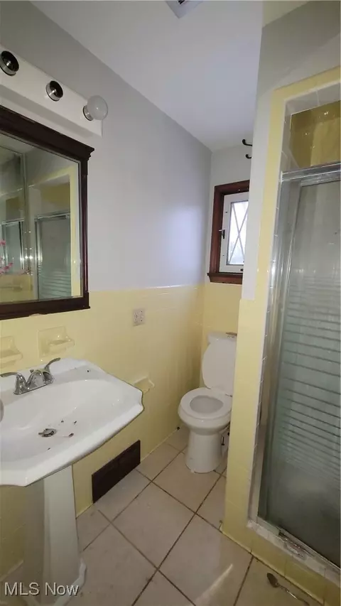 Bath - 7159 Springdale Dr, Brookfield, OH 44403 photo 3 of 4