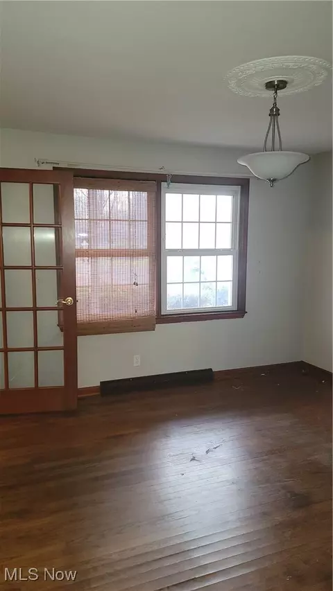 Living - 7159 Springdale Dr, Brookfield, OH 44403 photo 1 of 5