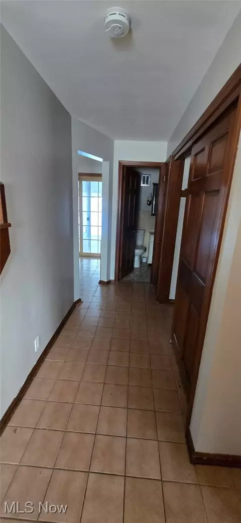 Entry Way - 7159 Springdale Dr, Brookfield, OH 44403 photo 3 of 6