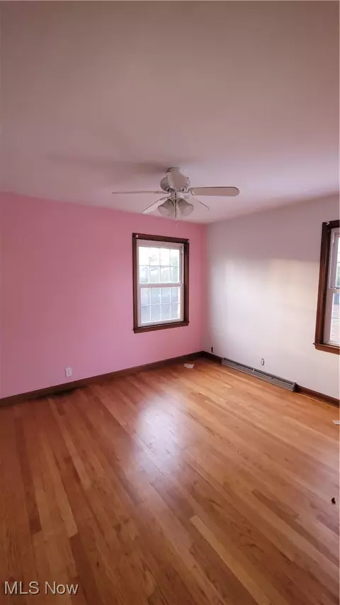Bedroom - 7159 Springdale Dr, Brookfield, OH 44403 photo 2 of 5