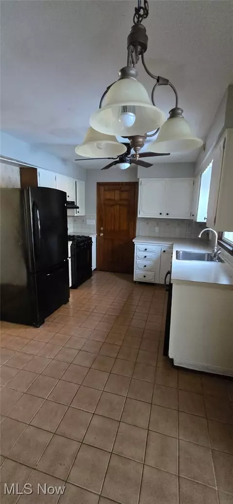 Kitchen - 7159 Springdale Dr, Brookfield, OH 44403 photo 1 of 1