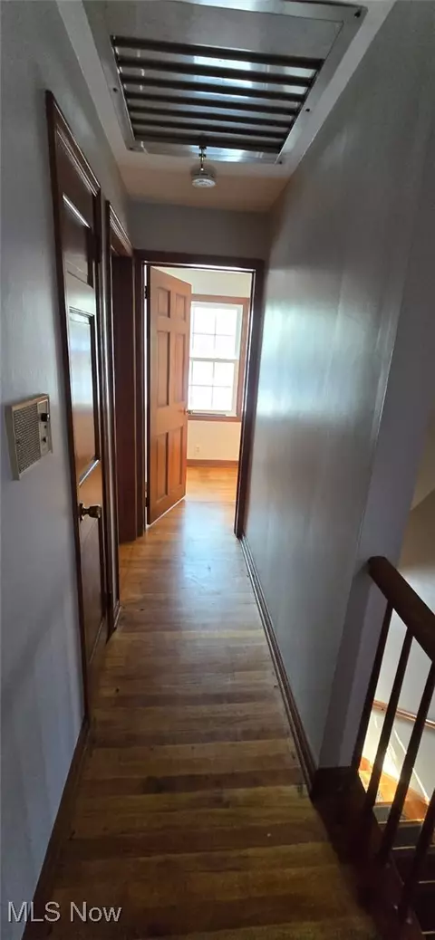 Entry Way - 7159 Springdale Dr, Brookfield, OH 44403 photo 6 of 6