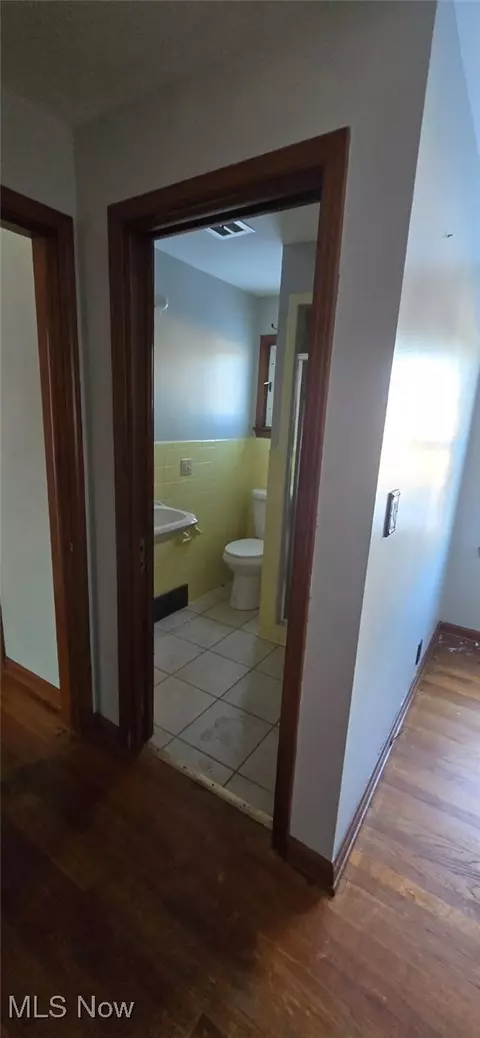 Entry Way - 7159 Springdale Dr, Brookfield, OH 44403 photo 5 of 6