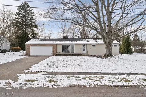 2426 Banbury Rd, Akron, OH 44333