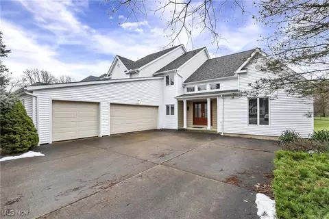 4397 Prestwick Xing, Westlake, OH 44145