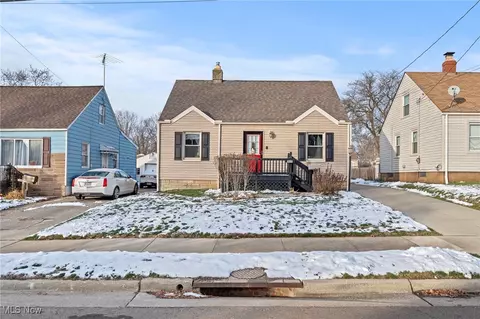 809 Austin Ave, Akron, OH 44306