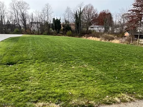 Rosewood Avenue Nw, North Canton, OH 44720
