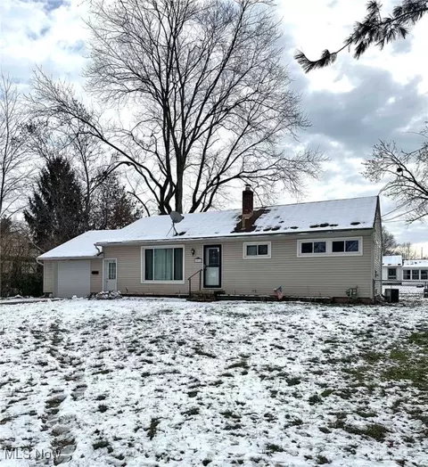 1912 40th St NE, Canton, OH 44705