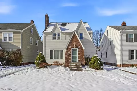 2208 Cranston Rd, University Heights, OH 44118