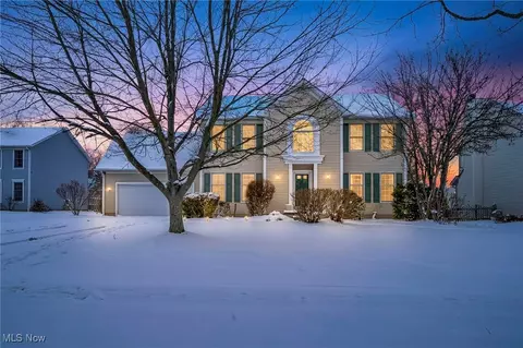 221 Newfield Cir, Medina, OH 44256