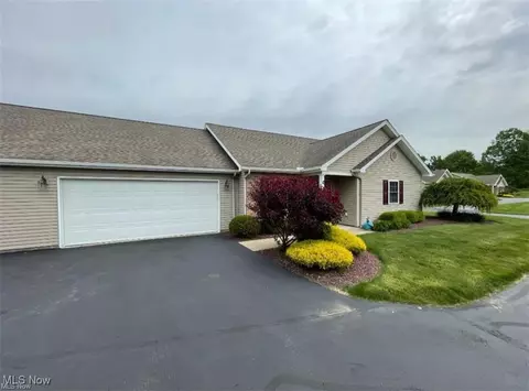 170 Sandy Ct #11, New Middletown, OH 44442