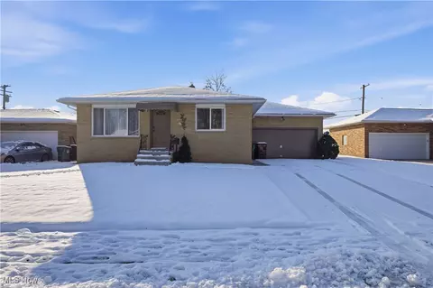 3255 Woodlawn Dr, Parma, OH 44134
