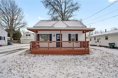 1232 Stratford St, Barberton, OH 44203