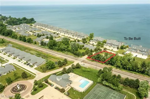 203 Whispering Shrs, Vermilion, OH 44089