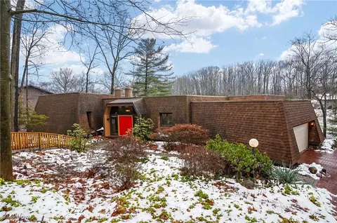 1376 Mockingbird Dr, Kent, OH 44240