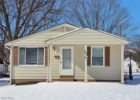 214 Hamrock Dr, Campbell, OH 44405
