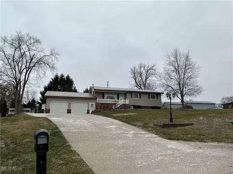 5890 Melody Ln, Nashport, OH 43830