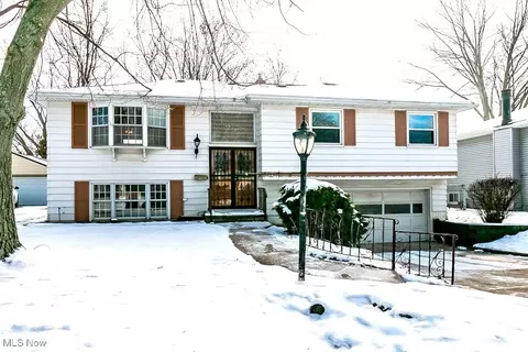 36548 Lakehurst Dr, Eastlake, OH 44095