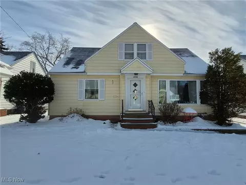 4998 N Barton Rd, Lyndhurst, OH 44124