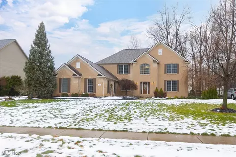 383 Crestwood Dr, Avon Lake, OH 44012