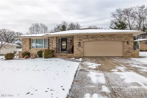 7195 Lakeview Dr, Parma, OH 44129