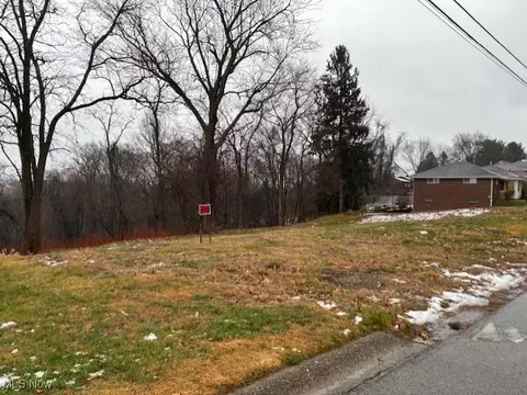 160 N 15th St, Weirton, WV 26062